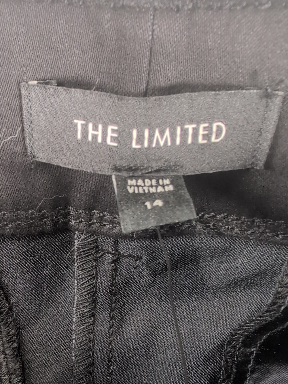 The Limited Black Tailored Shorts Size 14 - Picture 3 of 9